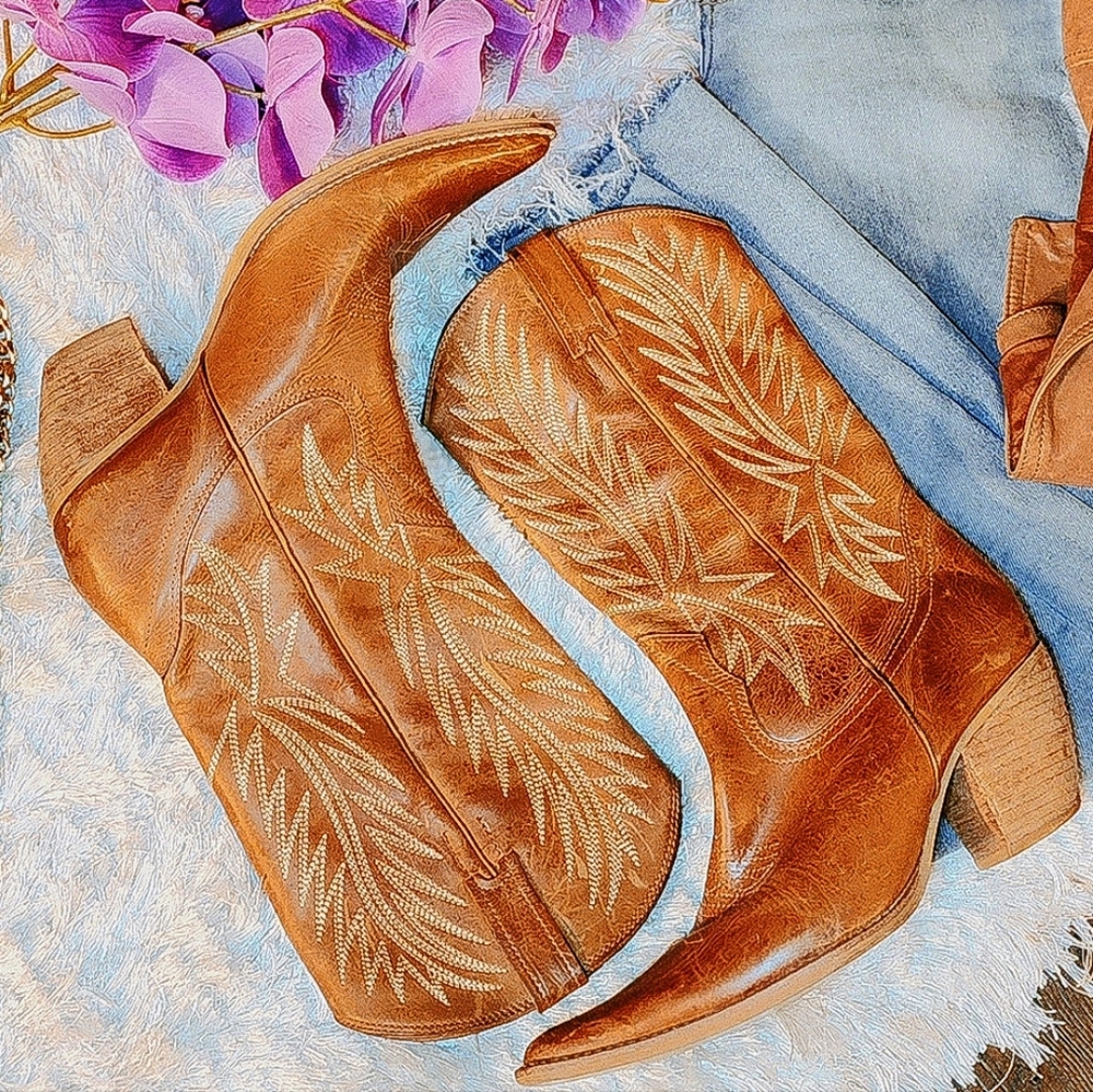 COPY - Gently worn, like new Cowgirl Boots #Cowgirl